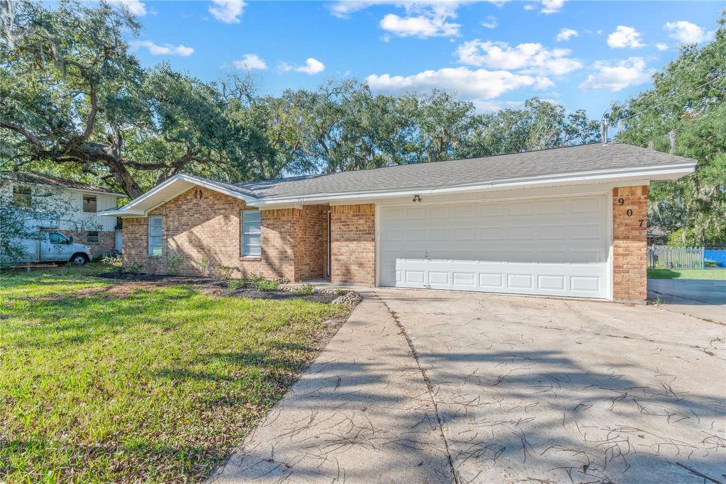 Photo of 907 Avenue B, Sweeny, TX 77480 (MLS # 42507131)