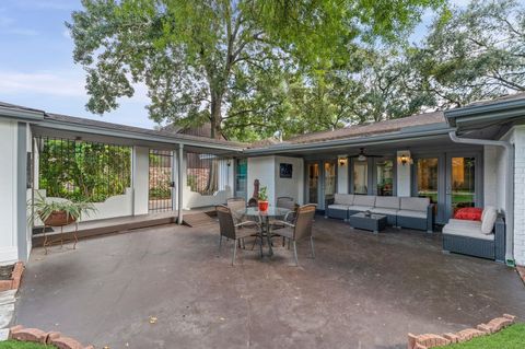 Photo of 1110 Cheshire Lane, Houston, TX 77018 (MLS # 31629885)
