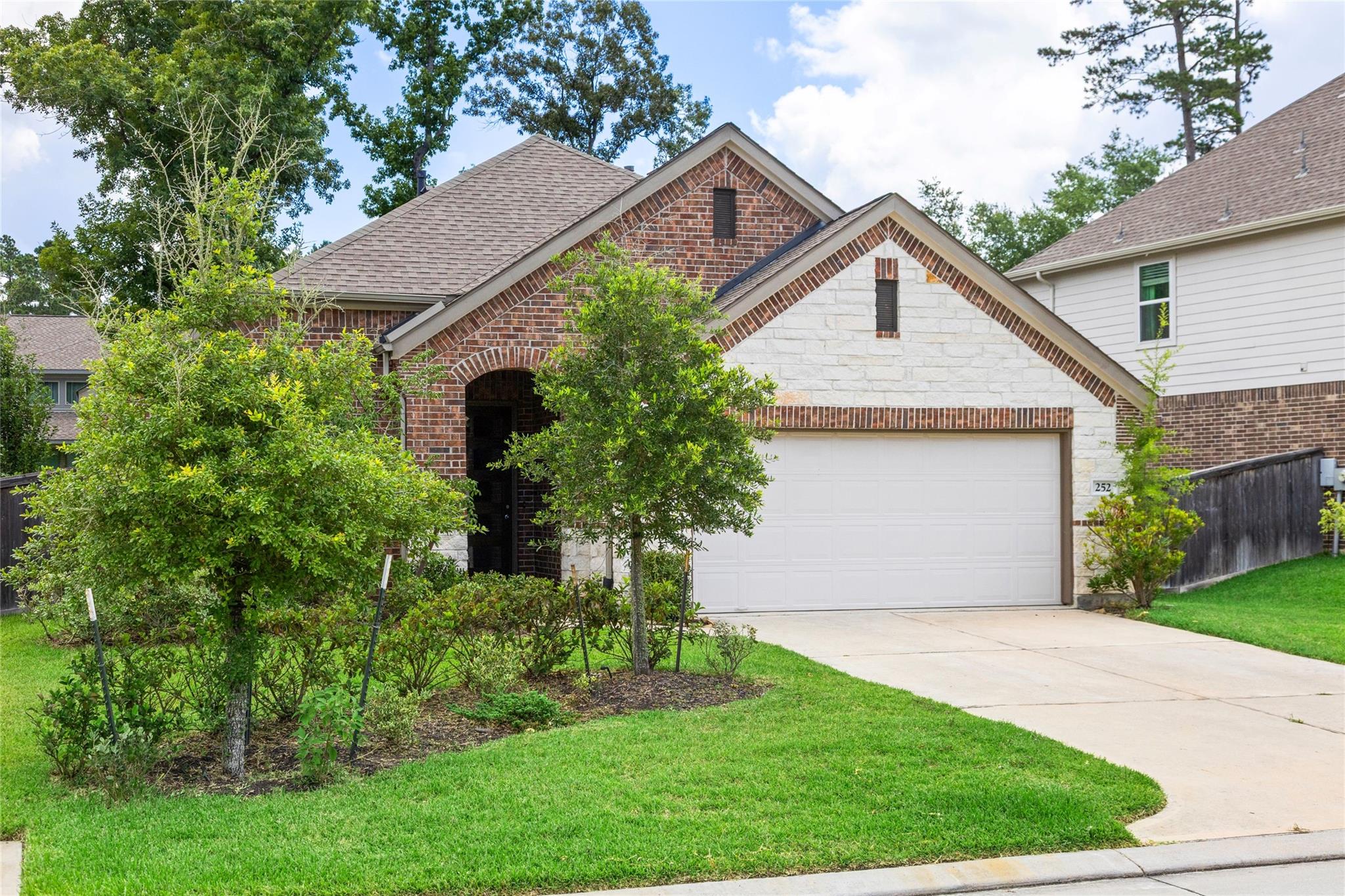 252 Scarlet Maple Way