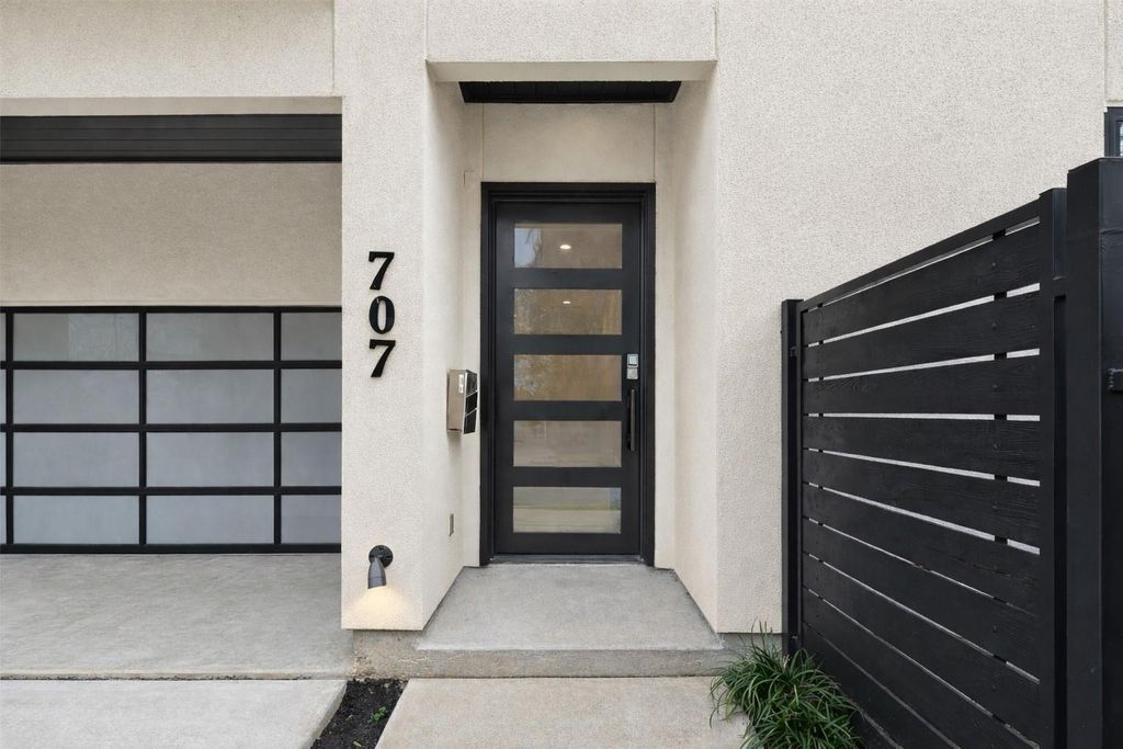 Photo of 707 W Clay Street, Houston, TX 77019 (MLS # 5338433)