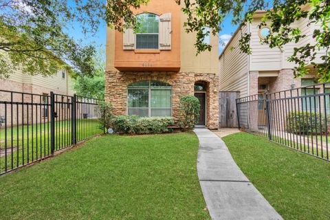 Photo of 9038 Lakes At 610 Drive, Houston, TX 77054 (MLS # 27552094)