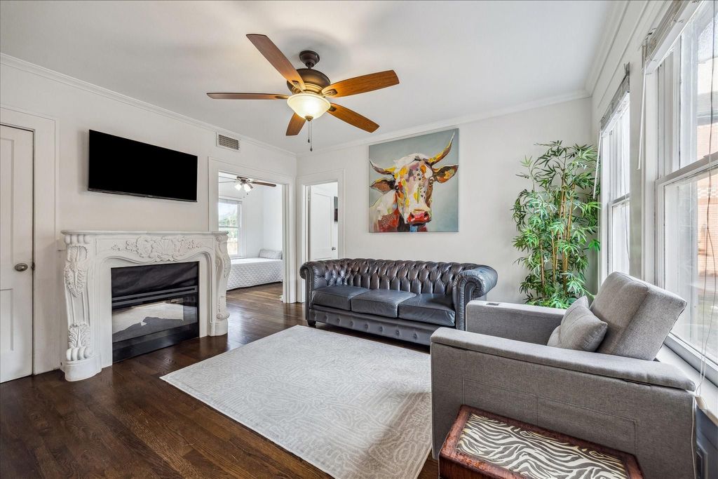 Photo of 1218 Bartlett Street #6, Houston, TX 77006 (MLS # 89838174)