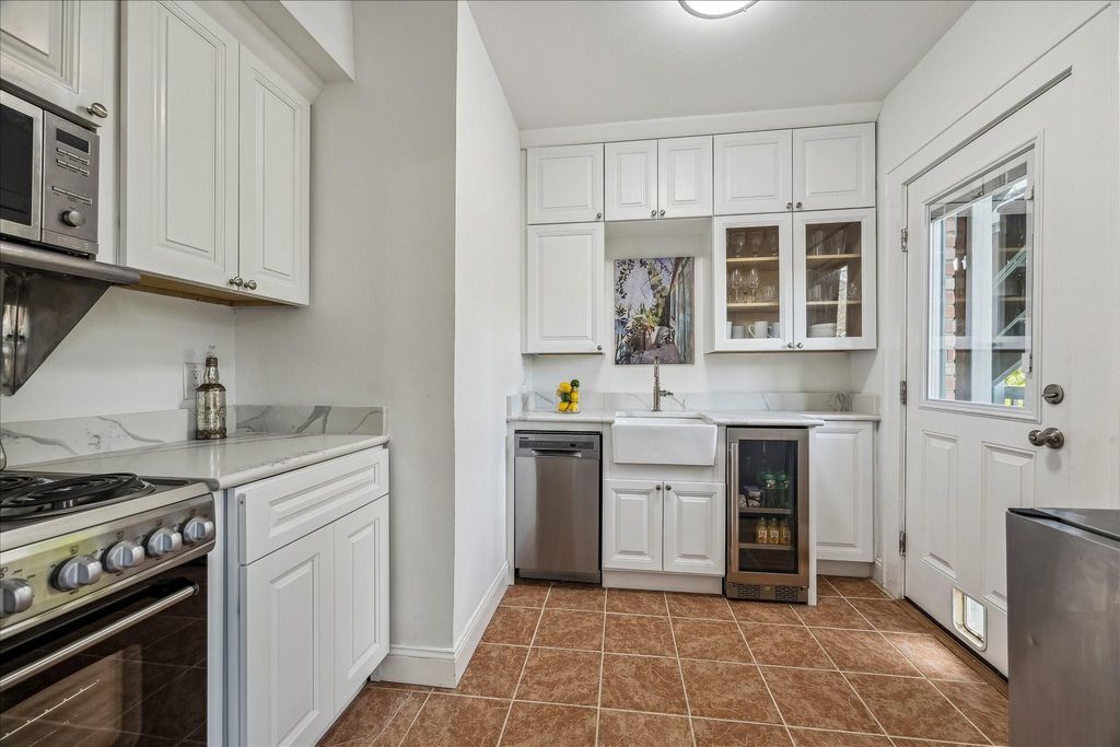 Photo of 1218 Bartlett Street #6, Houston, TX 77006 (MLS # 89838174)