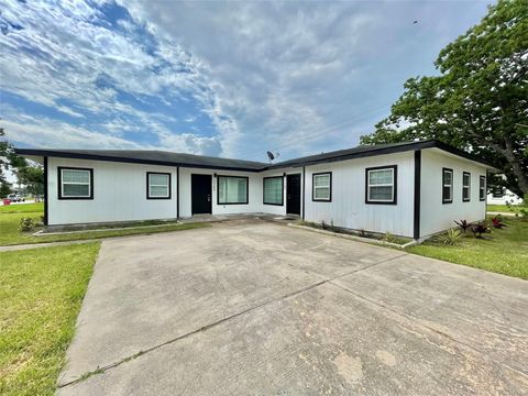 Photo of 1755 W 6th, Freeport, TX 77541 (MLS # 69365301)