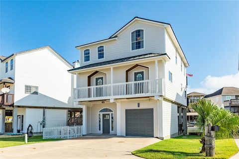 Photo of 539 Sunset Circle, Tiki Island, TX 77554 (MLS # 5371481)