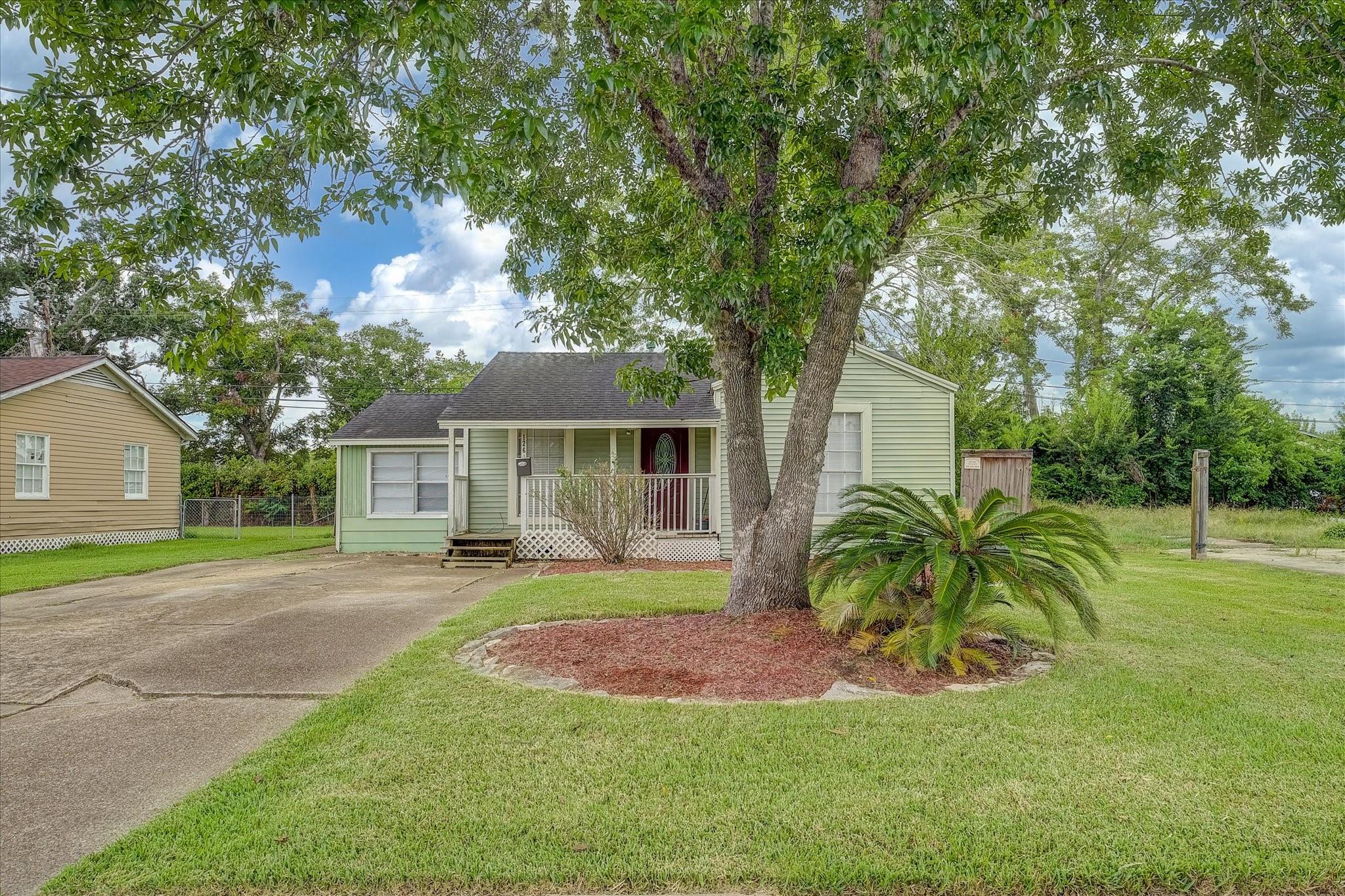 126 Huisache Street