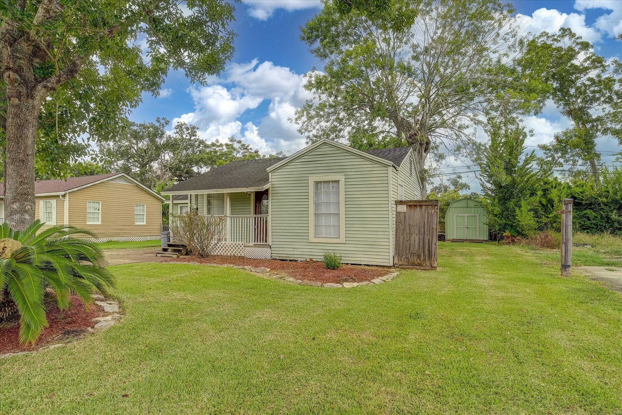 126 Huisache Street