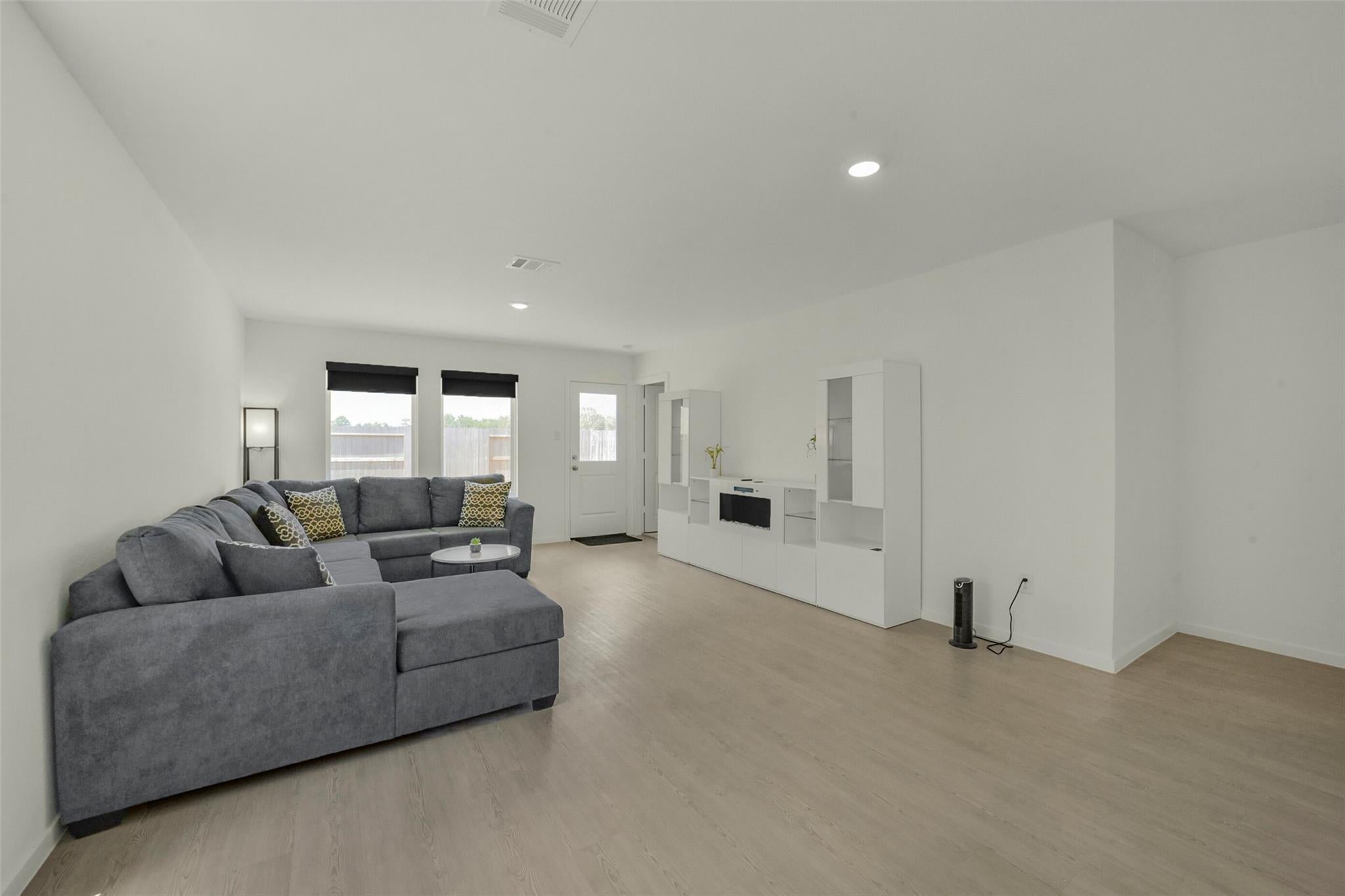 911 Lago Laceno Lane