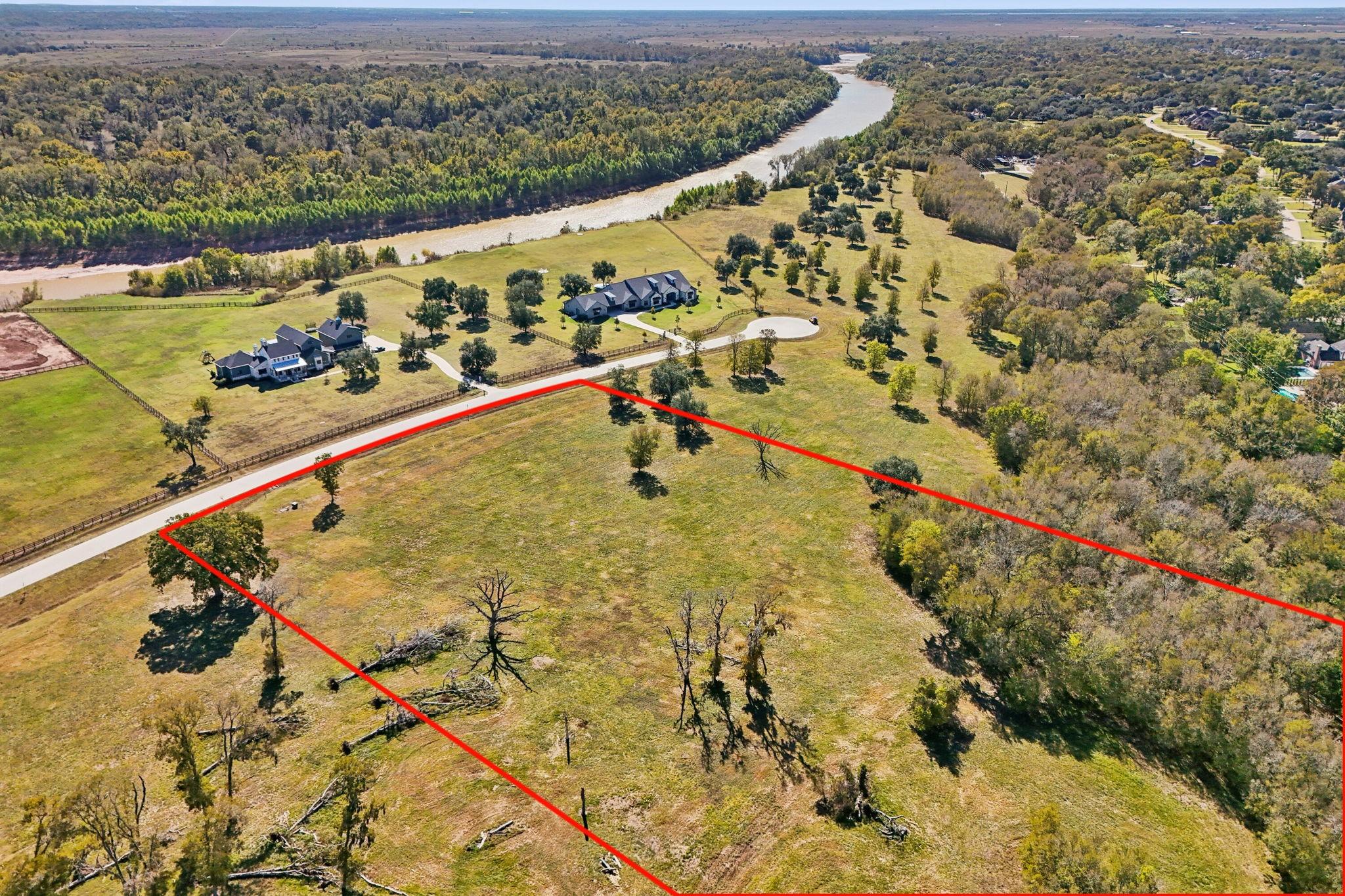 4802 Riverbend Ct