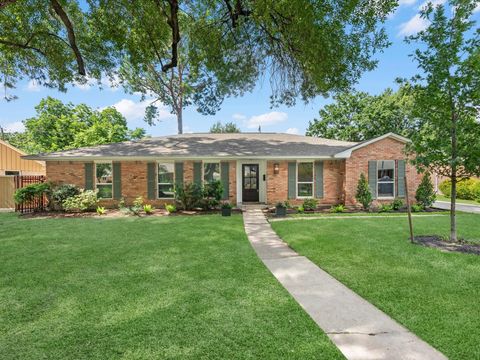 Photo of 10627 Burgoyne Road, Houston, TX 77042 (MLS # 19317261)