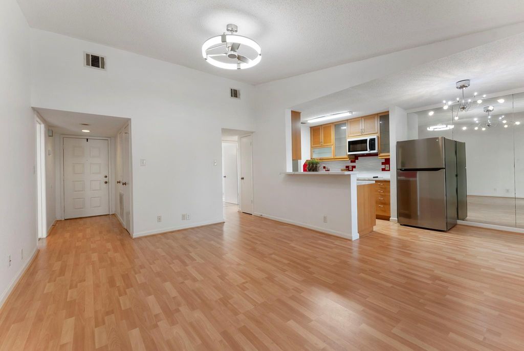Photo of 700 Thicket Lane #606, Houston, TX 77079 (MLS # 33095282)