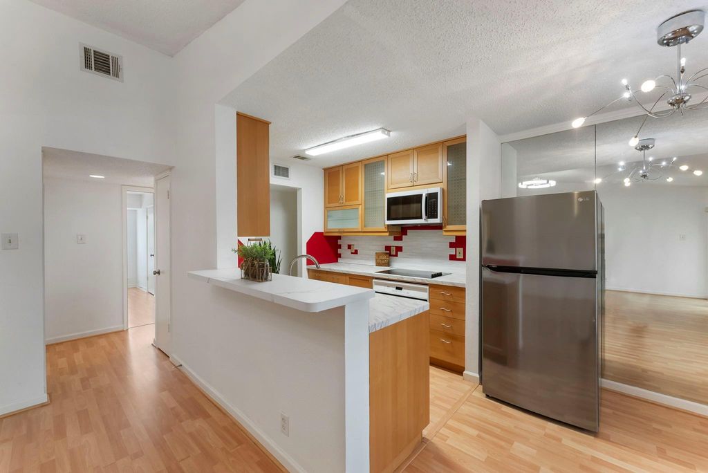 Photo of 700 Thicket Lane #606, Houston, TX 77079 (MLS # 33095282)