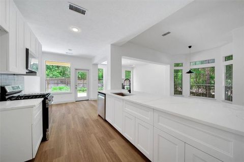 Tiny photo for 2 Wintergreen Trail, The Woodlands, TX 77382 (MLS # 83304983)