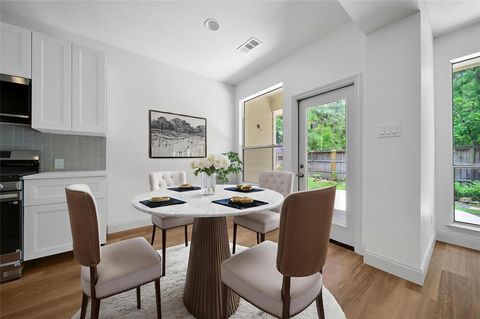 Tiny photo for 2 Wintergreen Trail, The Woodlands, TX 77382 (MLS # 83304983)