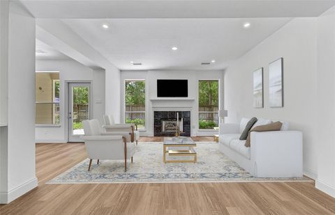 Tiny photo for 2 Wintergreen Trail, The Woodlands, TX 77382 (MLS # 83304983)