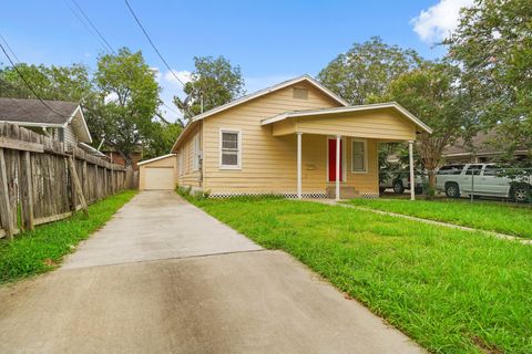 Photo of 418 Spooner Street, Pasadena, TX 77506 (MLS # 46046923)