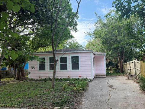 Photo of 303 Magnusson Avenue, Palacios, TX 77465 (MLS # 18491290)