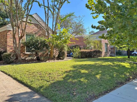 Photo of 6719 Meadowlawn Street, Houston, TX 77023 (MLS # 34602638)