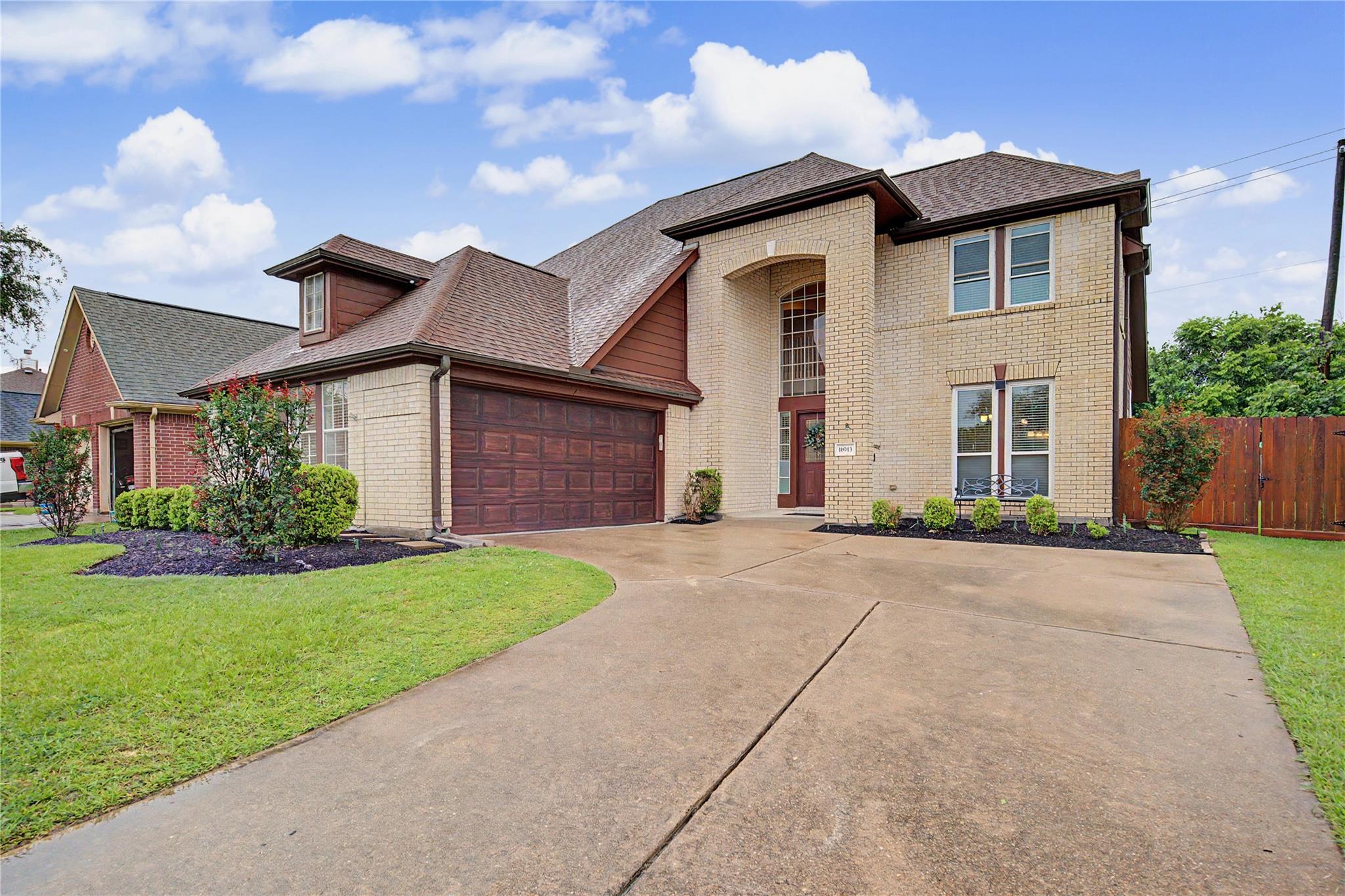 10913 Sycamore Drive N
