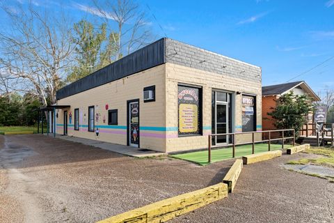 Photo of 201 E Bluff Street, Woodville, TX 75979 (MLS # 69422151)