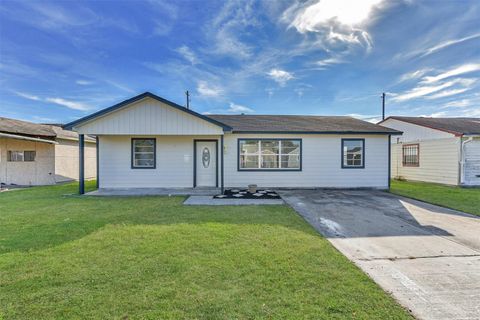 Photo of 3305 Stallings Drive, Houston, TX 77088 (MLS # 91760811)