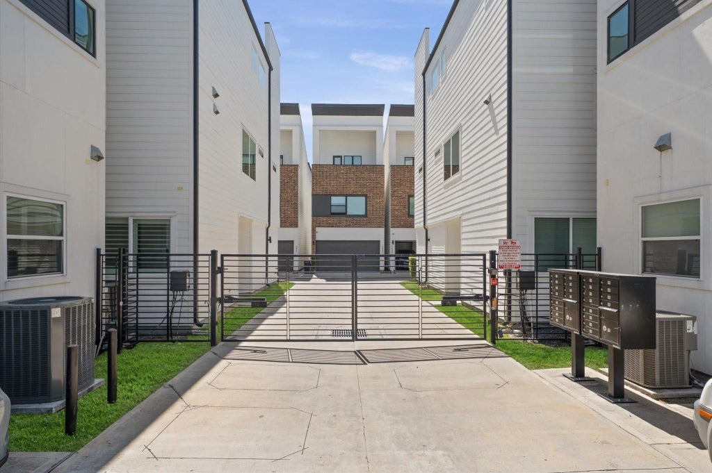 Photo of 5827 Dolores Street, Houston, TX 77057 (MLS # 88120441)