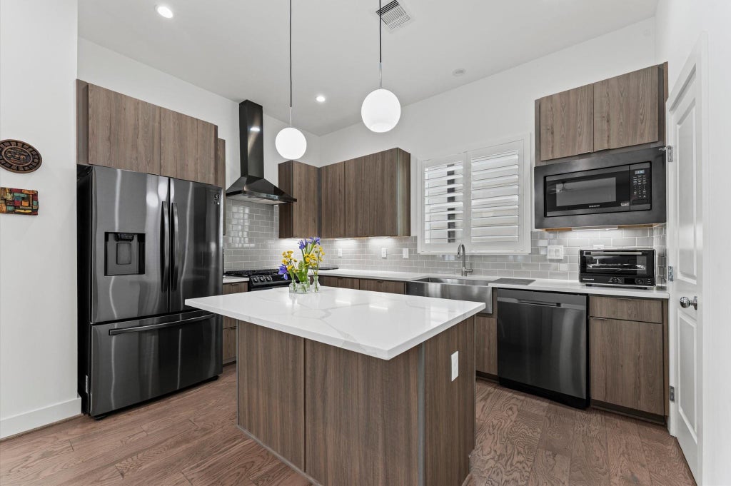 Photo of 5827 Dolores Street, Houston, TX 77057 (MLS # 88120441)