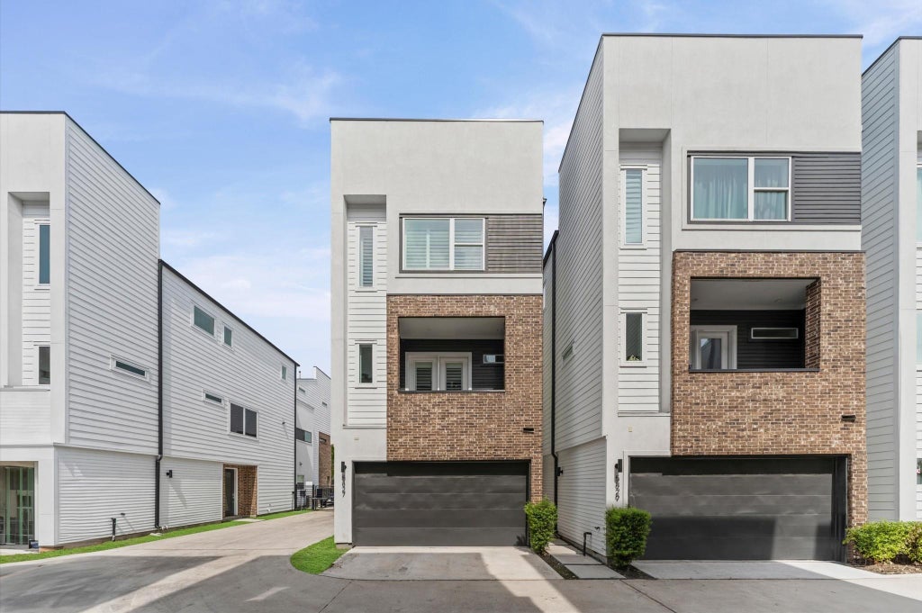 Photo of 5827 Dolores Street, Houston, TX 77057 (MLS # 88120441)