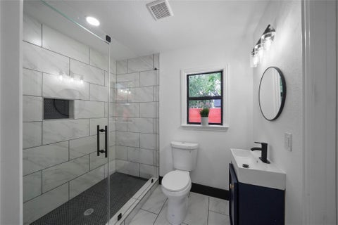 Tiny photo for 701 W 39th Street, Houston, TX 77018 (MLS # 29809700)