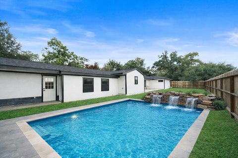 Tiny photo for 701 W 39th Street, Houston, TX 77018 (MLS # 29809700)