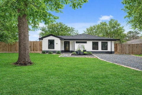 Photo of 701 W 39th Street, Houston, TX 77018 (MLS # 29809700)