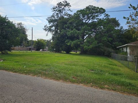 Photo of 2420 Sycamore Avenue, Bay City, TX 77414 (MLS # 66130302)