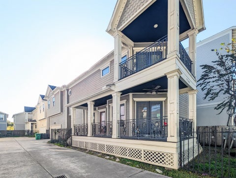 Photo of 1126 W 17th Street #B, Houston, TX 77008 (MLS # 10867075)