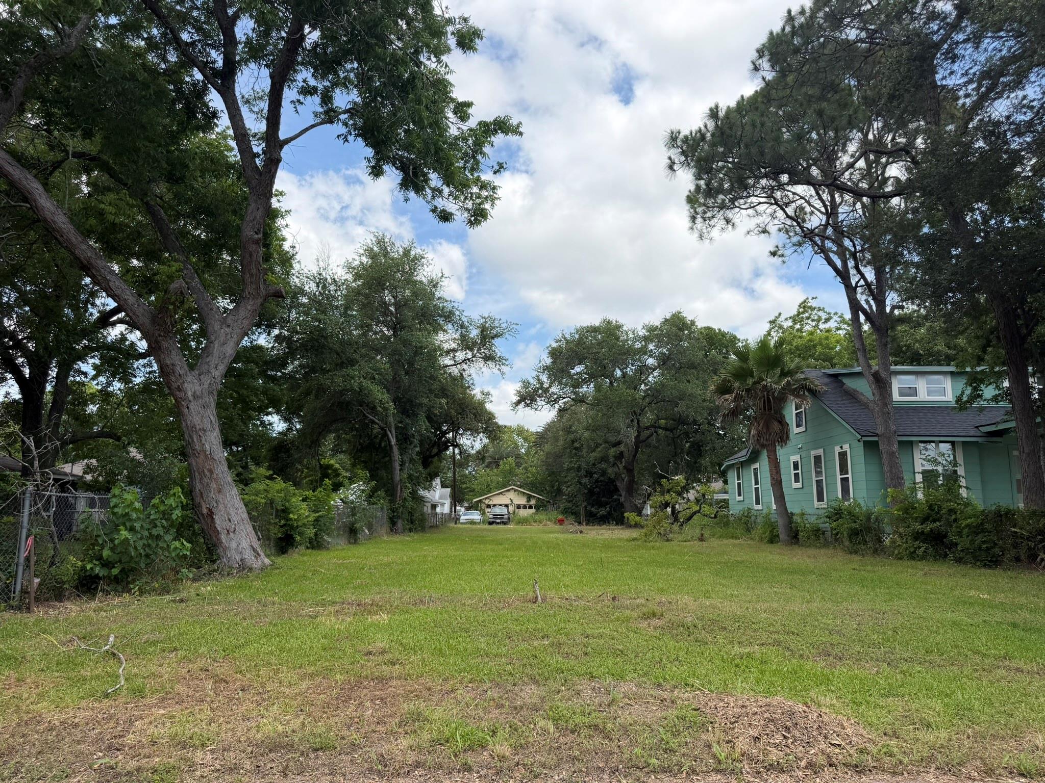22 5th Avenue N