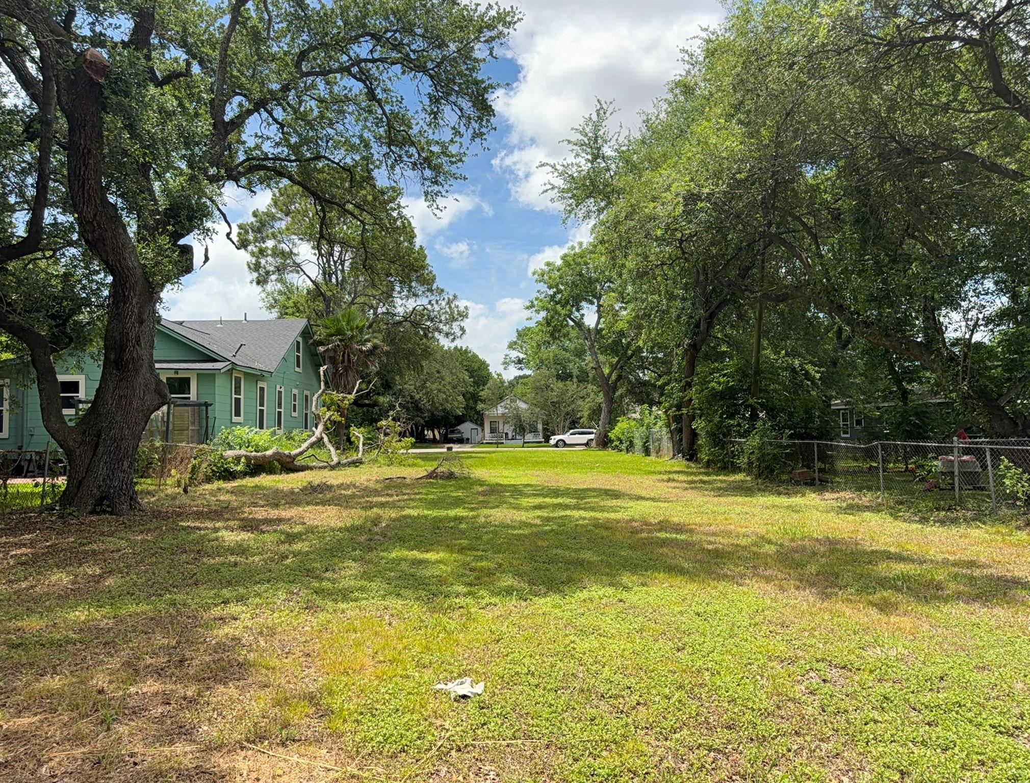 22 5th Avenue N