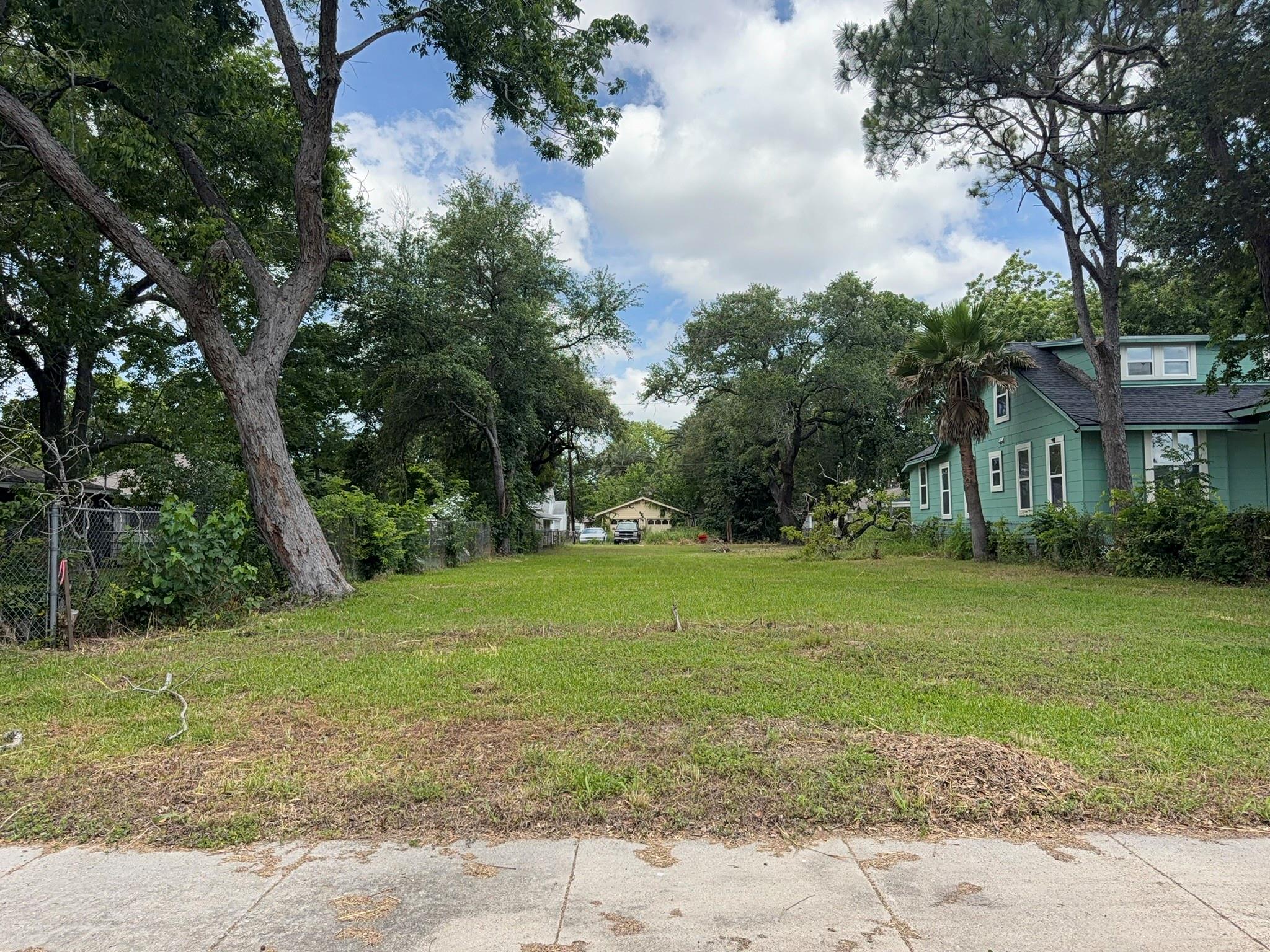 22 5th Avenue N