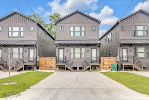 Photo of 3316 Bacchus Street, Houston, TX 77022 (MLS # 67068090)