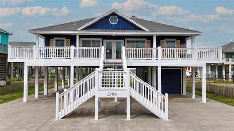 Photo of 2309 Martinique, Crystal Beach, TX 77650 (MLS # 71579332)
