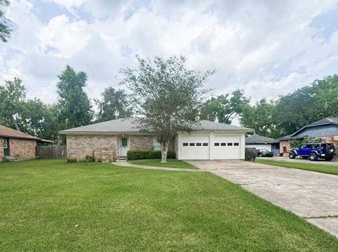 Photo of 212 Dogwood Street, Lake Jackson, TX 77566 (MLS # 73966291)