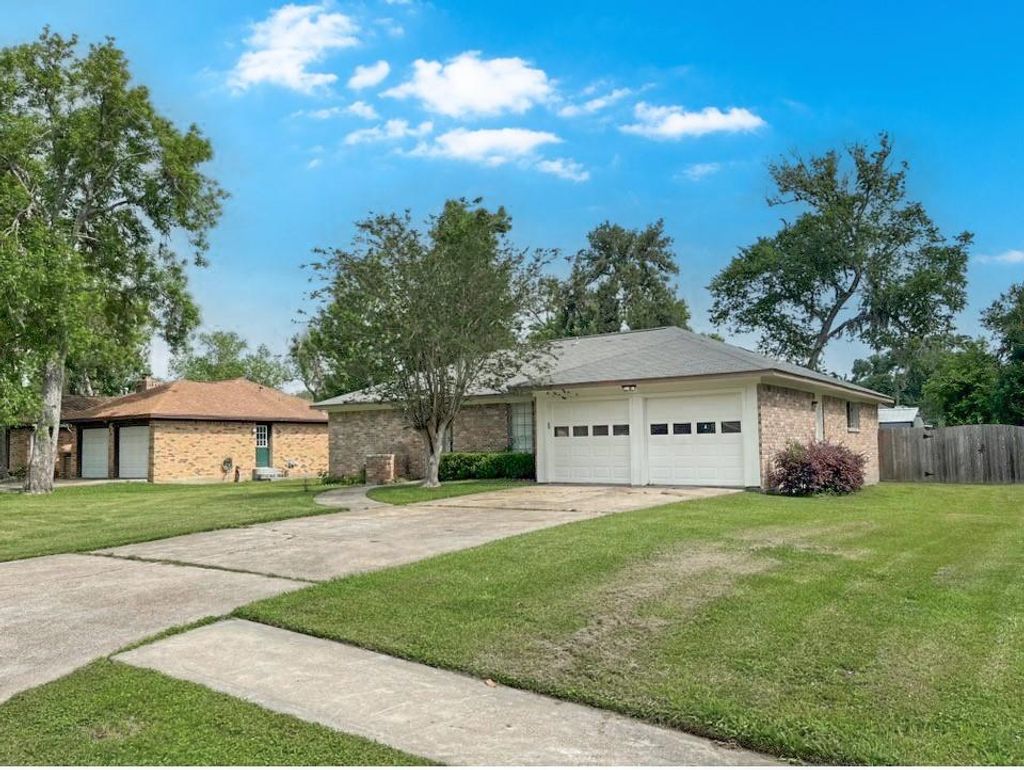Photo of 212 Dogwood Street, Lake Jackson, TX 77566 (MLS # 73966291)