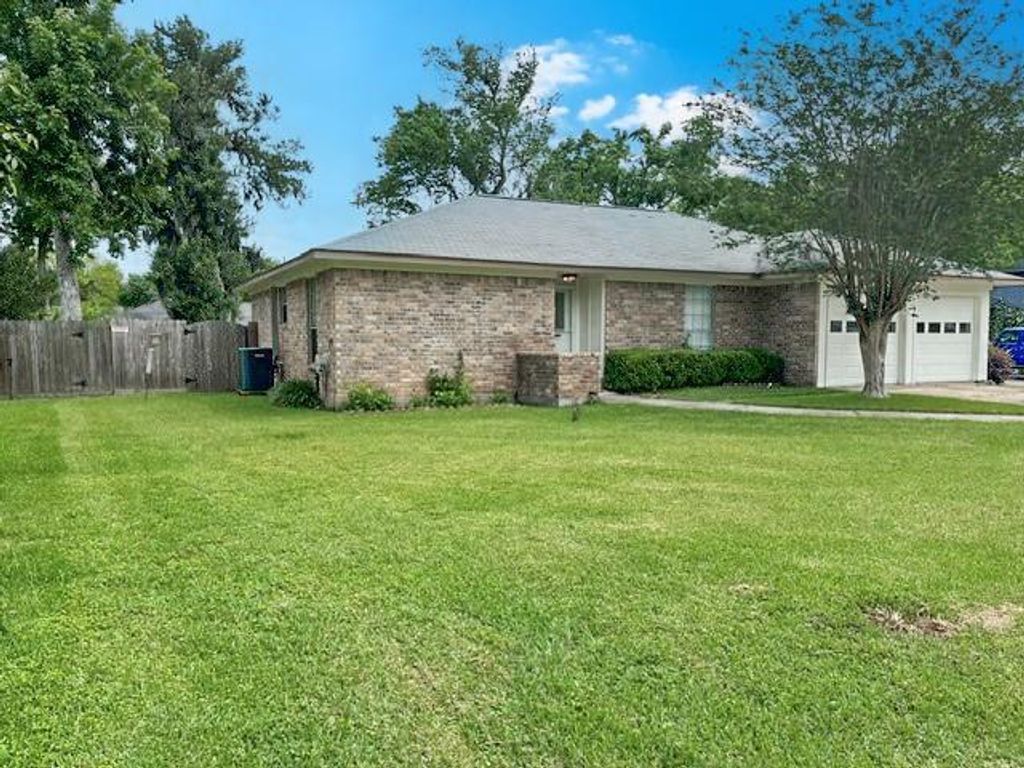 Photo of 212 Dogwood Street, Lake Jackson, TX 77566 (MLS # 73966291)