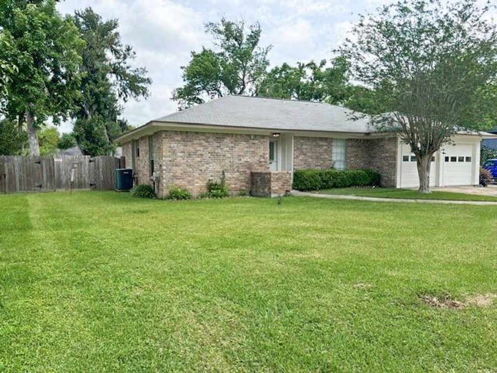 Photo of 212 Dogwood Street, Lake Jackson, TX 77566 (MLS # 73966291)