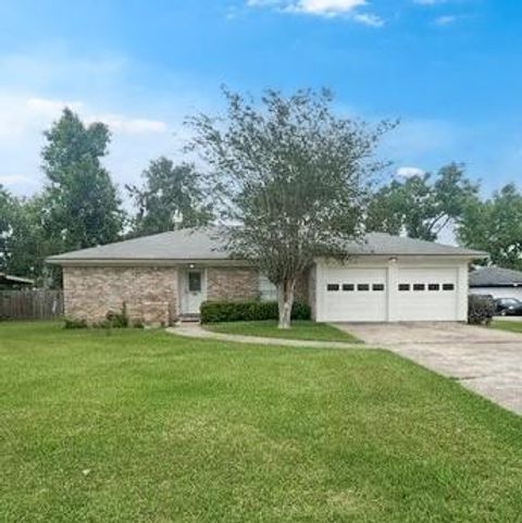 Photo of 212 Dogwood Street, Lake Jackson, TX 77566 (MLS # 73966291)