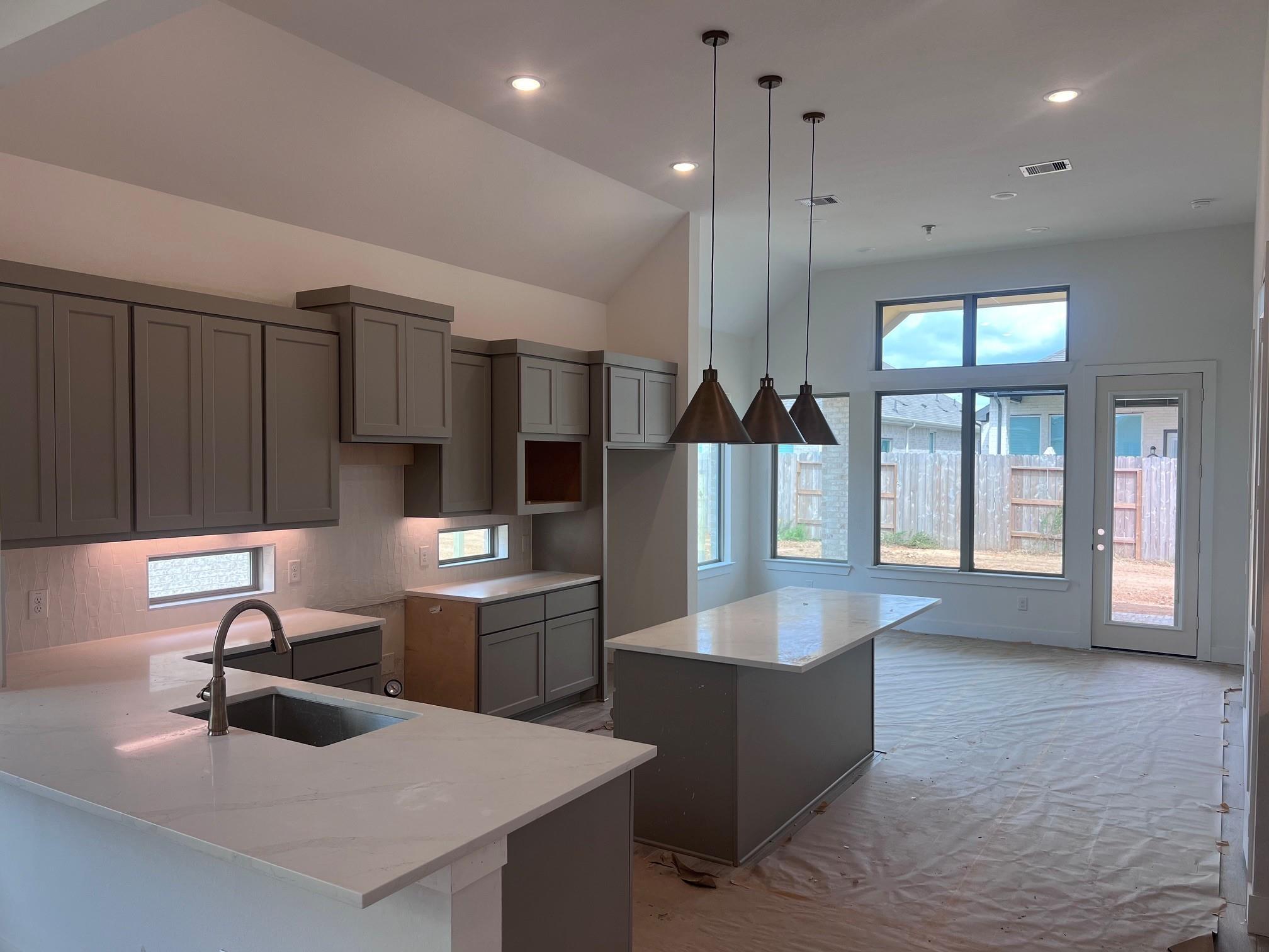 2427 Garden Arbor