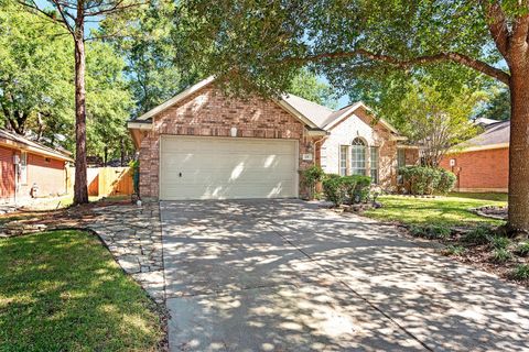 Photo of 135 W Russet Grove Circle, The Woodlands, TX 77384 (MLS # 90358424)
