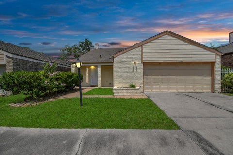 Photo of 11730 Zarroll Drive, Houston, TX 77099 (MLS # 2590136)