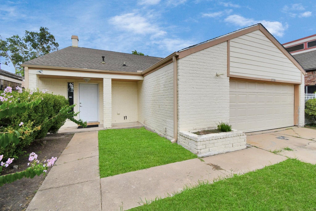 Photo of 11730 Zarroll Drive, Houston, TX 77099 (MLS # 2590136)