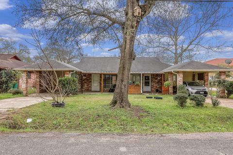 Photo of 1013 Mccall Avenue, Conroe, TX 77301 (MLS # 41497752)