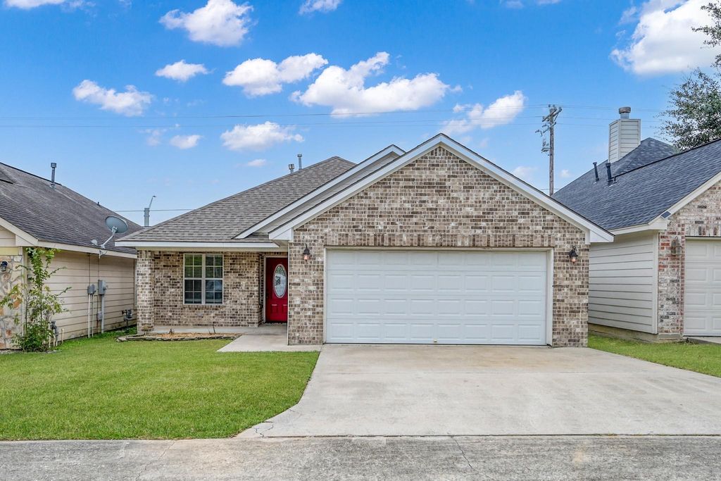 Photo of 103 Moonspinner, Conroe, TX 77356 (MLS # 23239462)