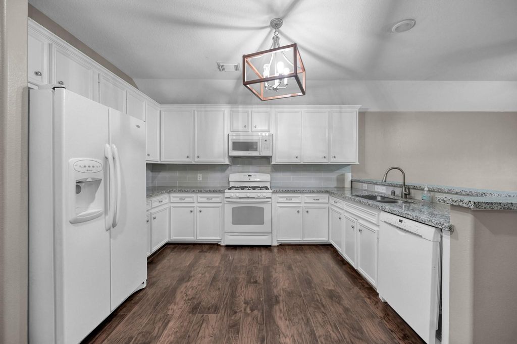 Photo of 103 Moonspinner, Conroe, TX 77356 (MLS # 23239462)